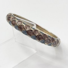 Vintage Scalloped Enamel Hinged Bangle Bracelet – Gray Ombre Fish Scale Clamper