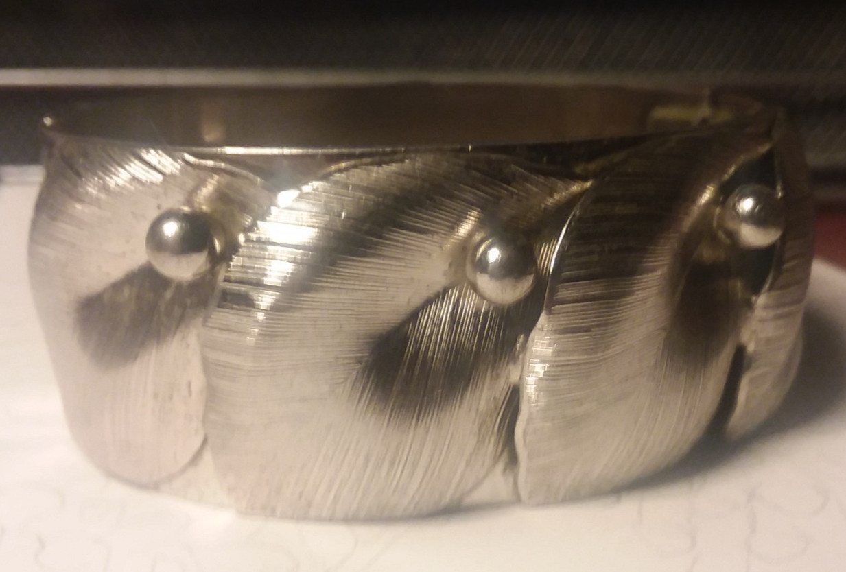 Whiting & Davis Hinged Silver Tone Leaf Bracelet 01-01-2026 gallery