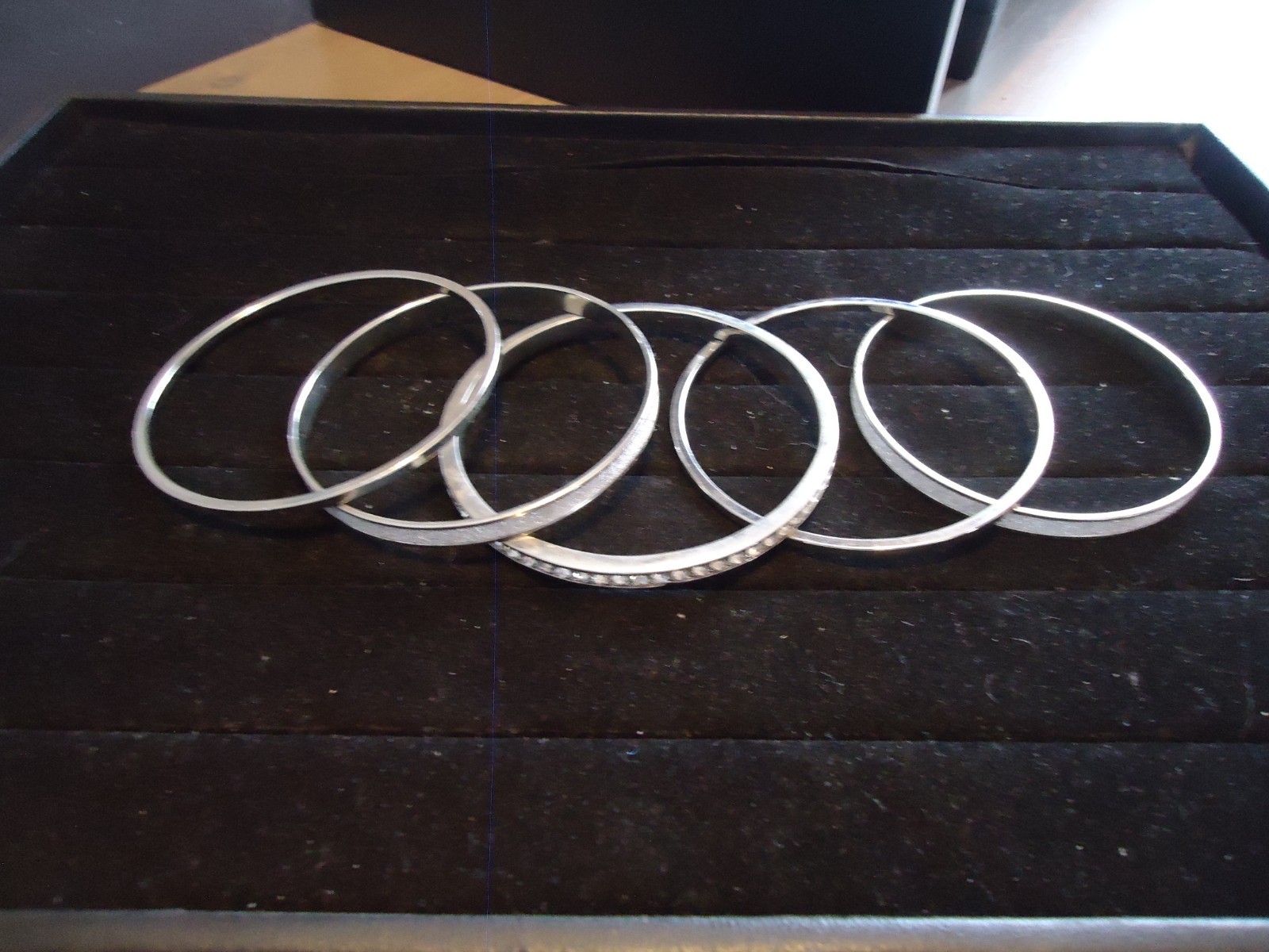 NWOT Set of 5 Shiny Stackable Bangle Bracelets Glitter - Smooth - Clear Rhinesto gallery