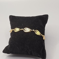 Vintage Trifari Gold Tone Filigree Leaf Linked Chain Bracelet 7.5 Inch Dainty