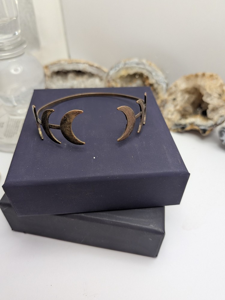 Gold Metal Crescent Moon Cuff Bracelet Bangle, Moon Theme, No Stone, 0 Gems
