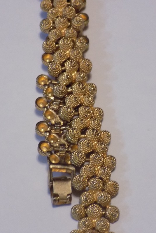 7.5" Gold Tone Textured Raised Circle Dome Bracelet Fold Over Clasp 23 gallery