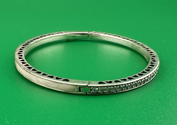 Pandora 590537EN23 Radiant Heart Hinged Bangle S925 ALE Sterling Silver Preowned gallery