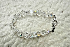 Swarovski Faceted Crystal Beaded Bracelet Swan Logo 8″ Large Crystal -New No tag