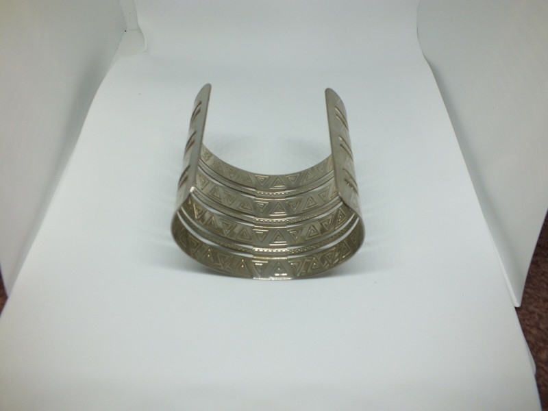 Beautiful Cuff Bracelet Silver Tone Embossed Triangles 2 3/8" W x 2 3/4" Across gallery