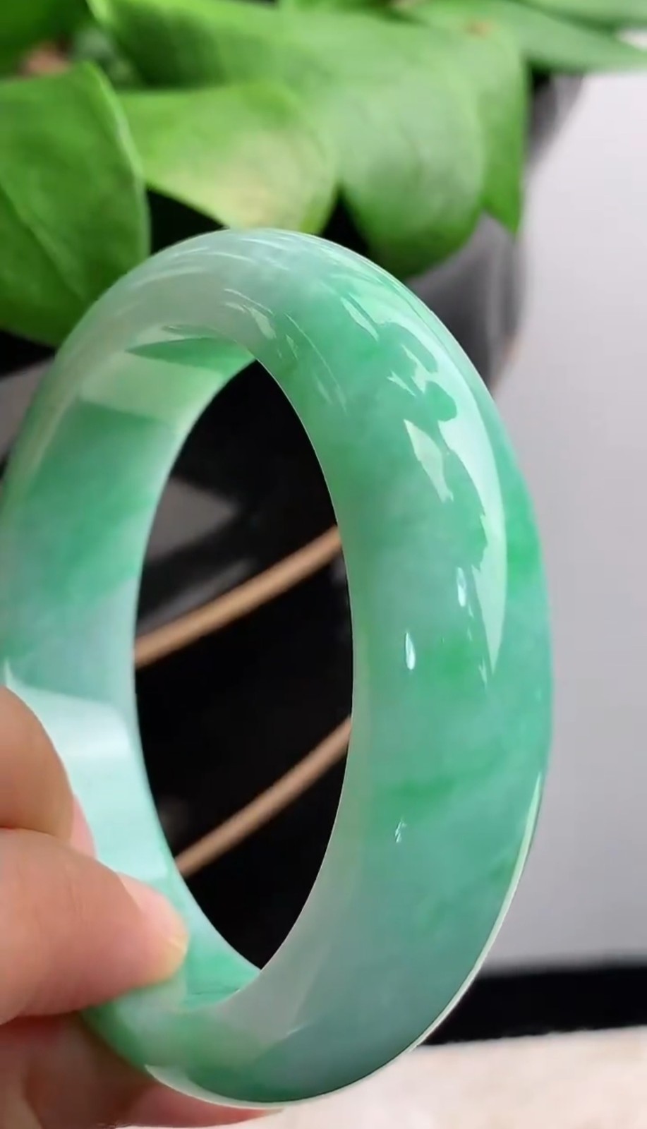 Beautiful 52/53mm Untreated Jadeite Old Pit Ice Full Green Regular Small Bangle gallery