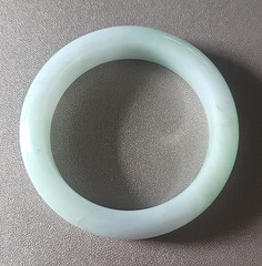 Light Green Jade Round Slip-On Bangle Bracelet w/ Certificate Card