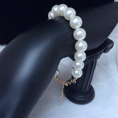 Adjustable Pearl Bracelet – 8mm Faux Pearls in Organza Gift Bag