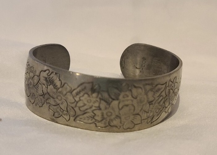 Vintage Kirk Stieff Pewter Cuff Bracelet Violet 900 2 Flowers Engraved Etched gallery