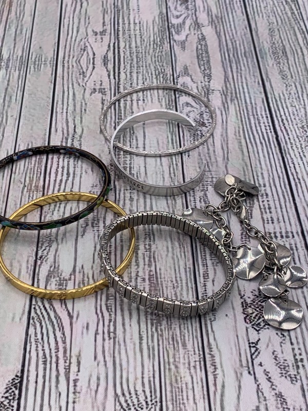 Vintage Bracelet Lot of 6 Fashion Costume Jewelry Bangle Cuff Charm Stretch 8" gallery