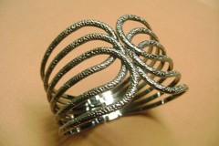 WIDE DARK SILVER TONE TEXTURED HINGED OPEN CUFF BRACELET
