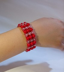 Red Plastic Beaded Elastic Stretch Cuff Bracelet Beautiful Heart Shaped Detail F