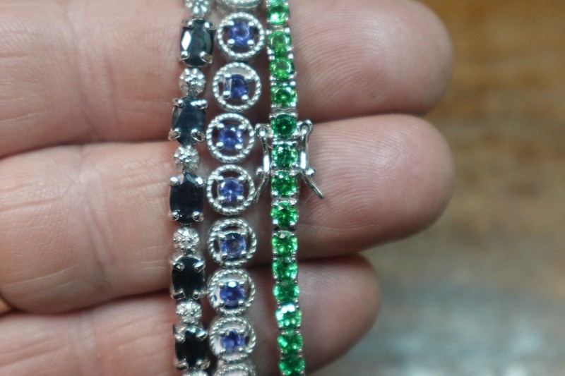 LOT OF 3 3.5" BRACELETS (CLOSED) PURPLE GREEN BLACK STONES LOT 2 gallery