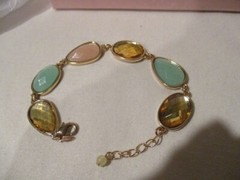 AVON Tropical Breeze Bracelet Multi-Colored Faux Stones Set in Goldtone 8 1/4″L