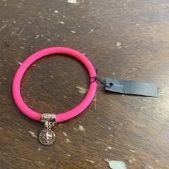 Marc by Marc Jacobs Knockout Pink Silicone Stretch Bracelet with Gold Charm NWT