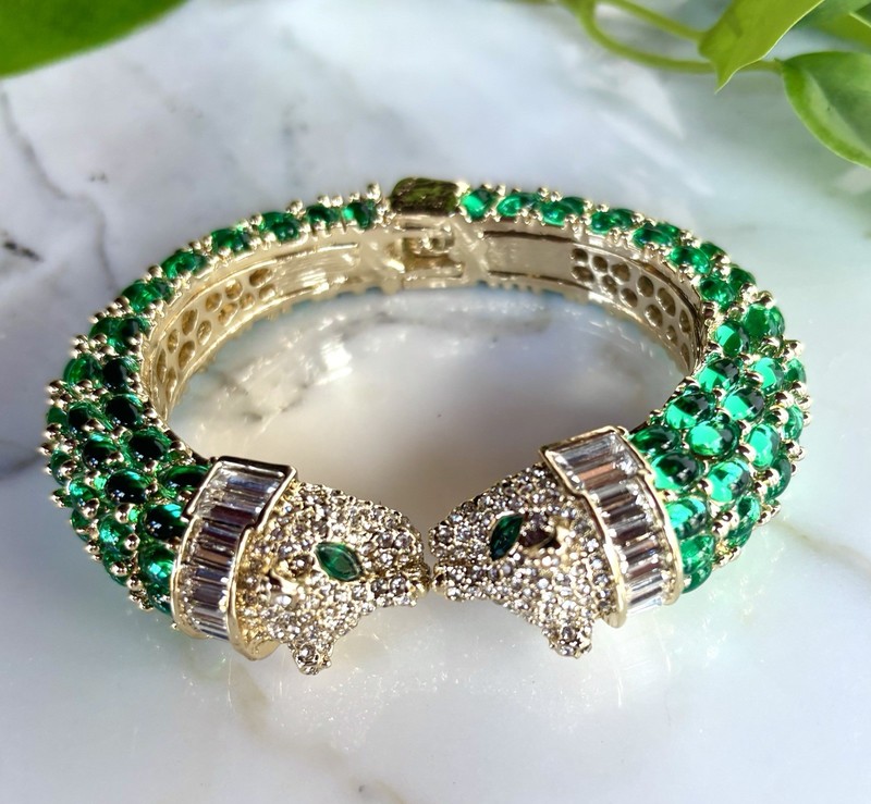 PANTHER FELINE EMERALD GREEN CRYSTALS HINGED CUFF BRACELET GOLD TONE BAGUETTES gallery
