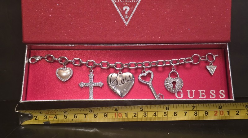 Guess Lock and Key 5 Charm Bracelet New Open Box Silver Colored gallery