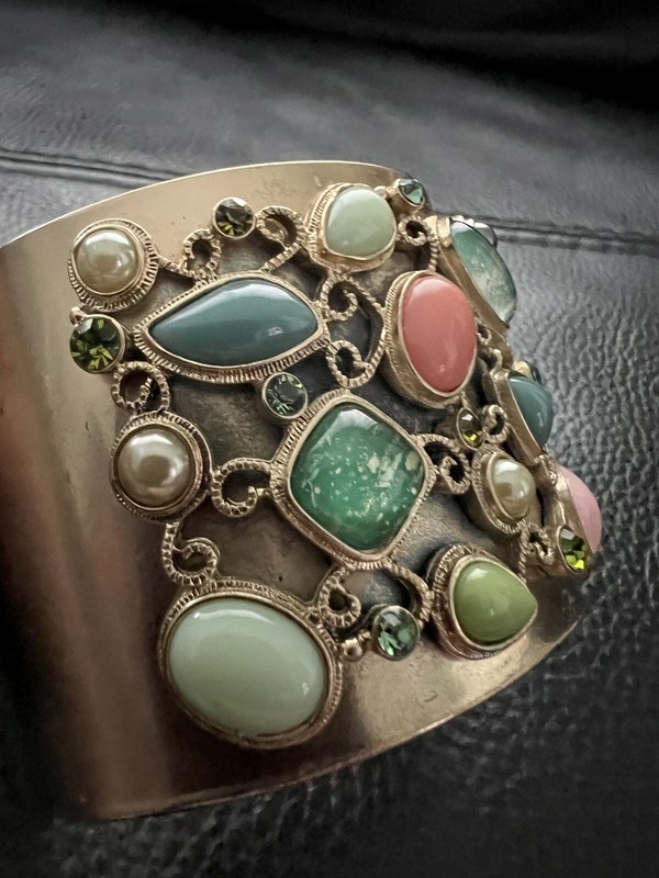 Vtg Brass Tone Wide Cuff Bracelet Bangle Filigree Mixed Stones Green Crystals gallery