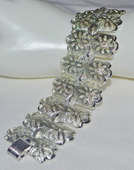 VINTAGE signed PEGASUS CORO SILVER TONE WIDE BRACELET-OMG!!-1 1/2″ W.~7 1/2″ L.
