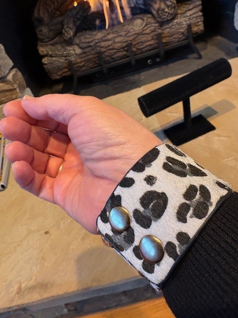 New Designer Inspired V Vegan Leather Gray Leopard Cuff Adjustable Snaps gallery