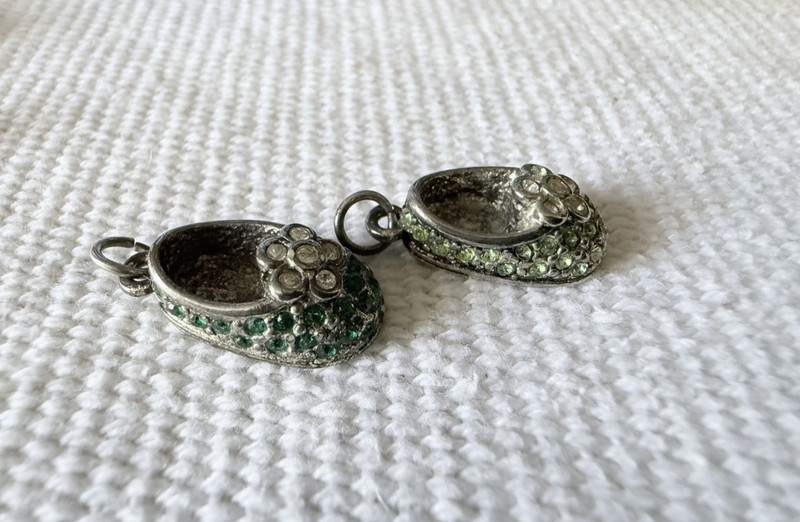 SET OF 5 VINTAGE FIRENZA BABY SHOE JEWELRY CHARMS SILVER METAL & RHINESTONES gallery
