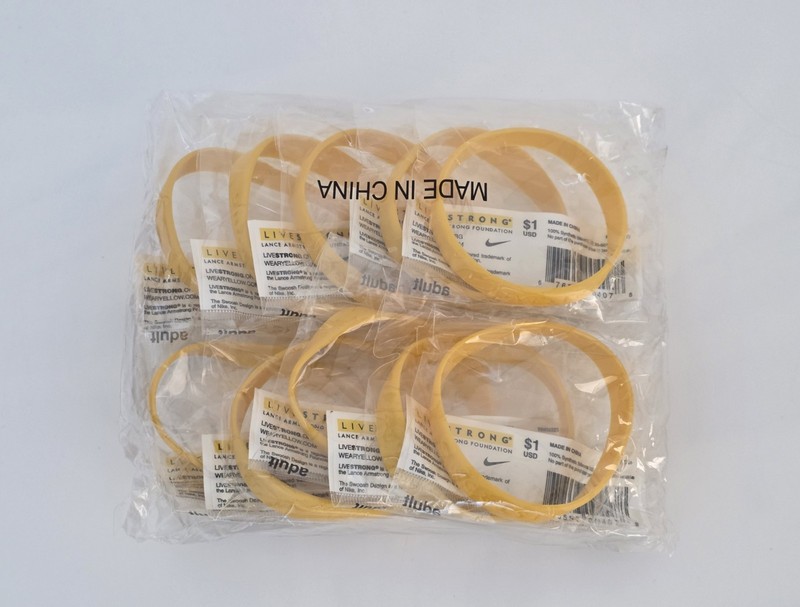 GENUINE NIKE ADULT WRISTBAND 10X BRAND NEW gallery