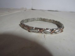Womans 7 Inch Plated Hugs & Kisses Bracelet Mothers Day Gift