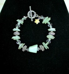 Pale Green Aventurine, Chip & Crystal Healing Toggle Bracelet, Flower Accent, 8″