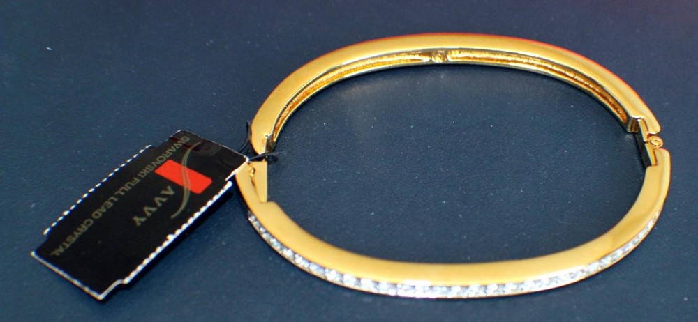 NEW w/TAG SAVVY SWAROVSKI Full Lead CRYSTAL GOLD TONE BRACELET SWAN sz-3 1/4" d