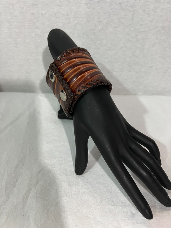 Leather Dark Brown Tooled Cuff Bracelet Faux Turquoise Bead Snaps Len 9" Wid 2" gallery