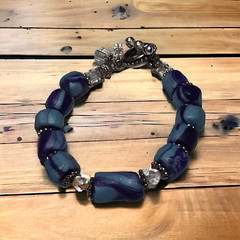 Art Glass Bracelet Blue Purple Stripe Lampwork Beads Aurora Borealis Crystal 8″