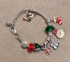 Christmas Silver Tone Snake Chain Charm Bracelet Enamel Dangles Red/Green
