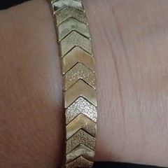 Gold Tone Smooth & Textured Chevron Link Stretch Bracelet