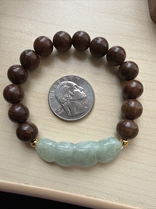 Grade A Natural Burmese Jadeite And Sandalwood beads bracelet gallery