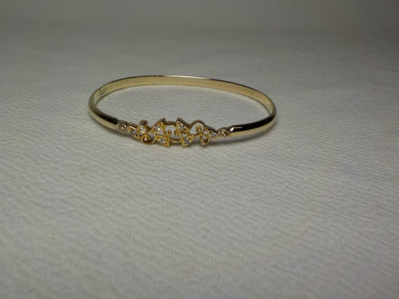 10K SOLID YELLOW GOLD BANGLE BRACELET WITH CZ GEMSTONES HINGED gallery