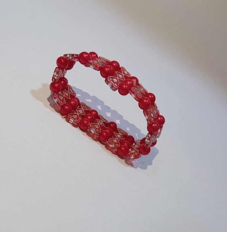 Red Plastic Beaded Elastic Stretch Cuff Bracelet Beautiful Heart Shaped Detail F gallery