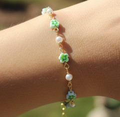 Boho Emerald Floral & Pearl Bracelet | Gold Tone Minimalist Beaded Chain Jewelry