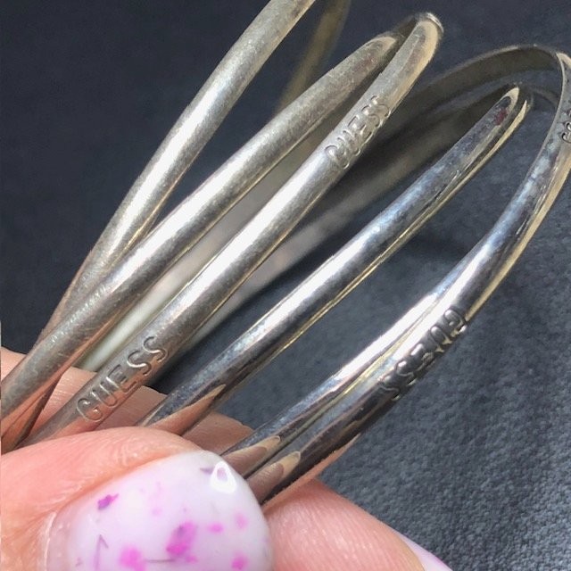 B4407 Lot of 2 GUESS Bangle Bracelet Set Silver Tone Stackable Logo signed 8" gallery