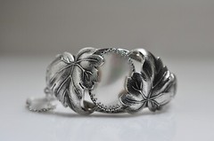 VTG WHITING DAVIS MOTHER PEARL SILVERTONE OAK LEAF STYLE BRACELET