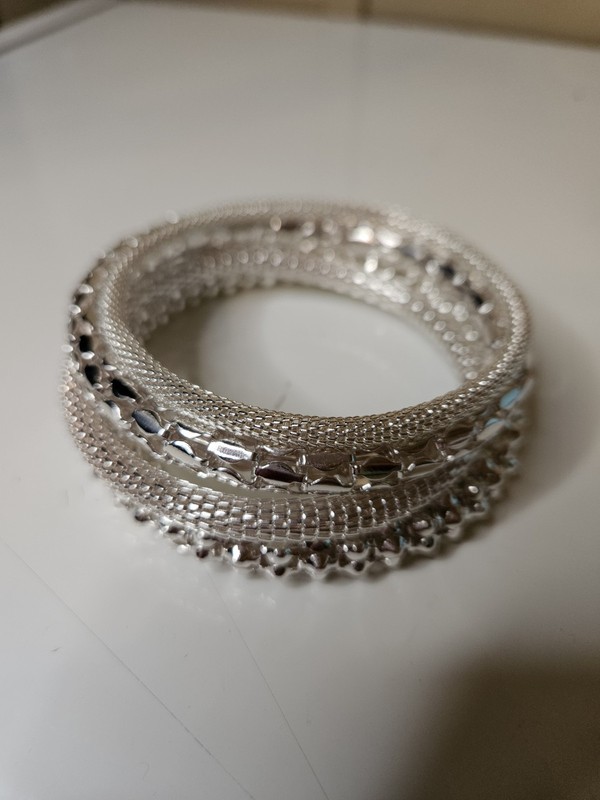 Women's Silver Toned Textured Bangle Set of 4 Bracelets 8 1/2" gallery