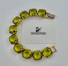 Swarovski Swan Logo Large Green Crystals Gold Plated Link Bracelet 7-1/8″ Long