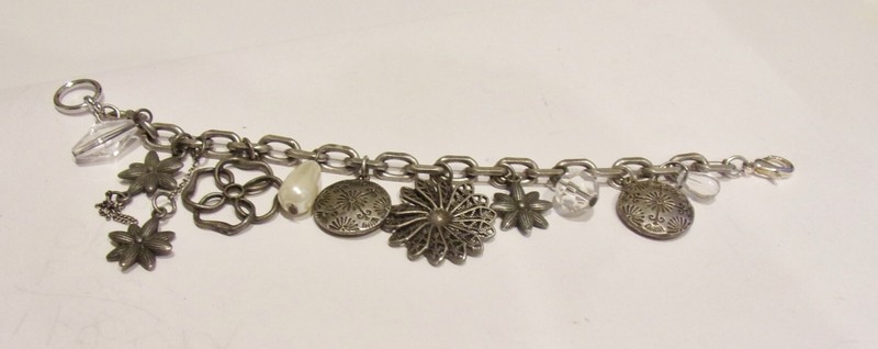 Antiqued Plated Silver Metal Tone 7" L Chain Link Charm Bracelet gallery