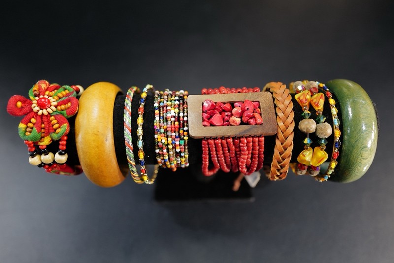 10 Pc Bracelet Multicolor Orange Yellow Red Bead Wood Lot Mixed Styles Cuffs J11 gallery