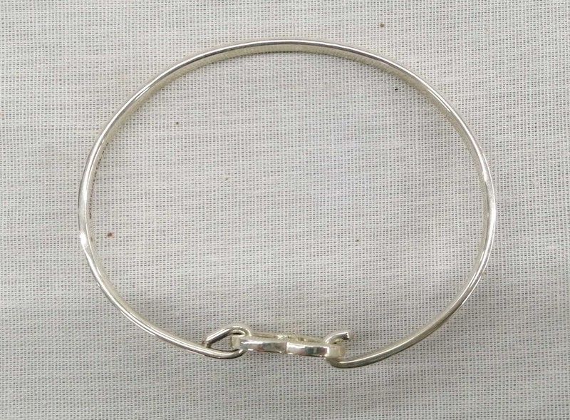 TIFFANY & Co. Heart Hook Bangle 925 Used gallery