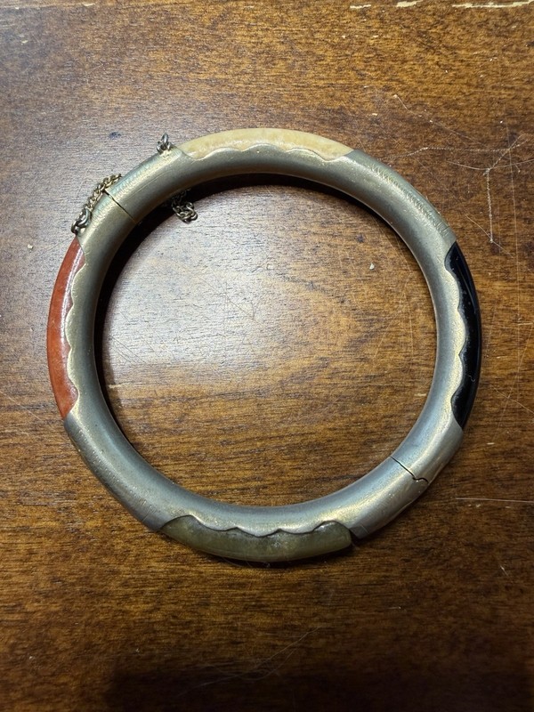 Vtg 1980s Chinese Multicolor Jade hinged Bangle ￼ gallery