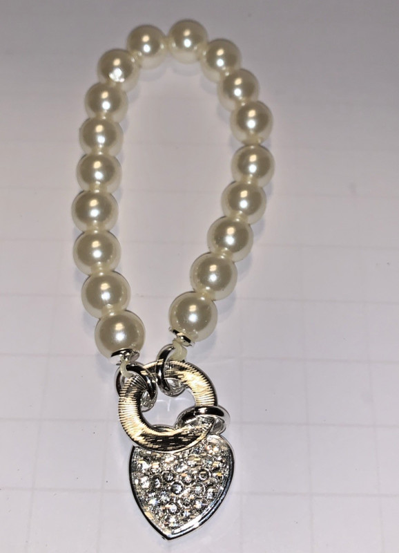 Avon Gloria Pearlesque Heart Charm Bracelet One Size Fits Most NIB gallery