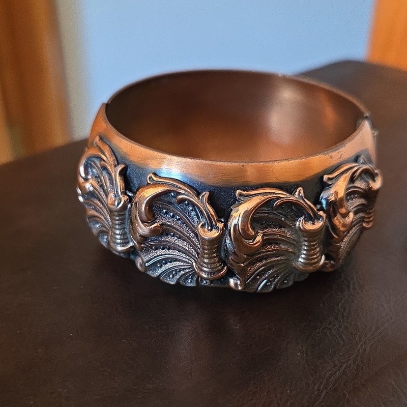Whiting And Davis Vintage Copper Tone Hing Cuff Bracelet gallery