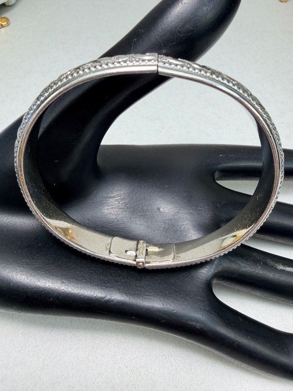 Vtg Signed WHITING & DAVIS Silvertone Relief Flowers 6.5” Bangle Bracelet gallery