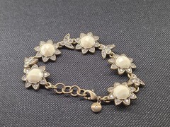 J.Crew Floral Rhinestone Bracelet Gold Tone Cream Faceted Flower Link