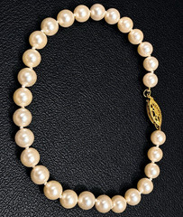Vintage Akoya Cultured Pearl Bracelet – 14K Yellow Gold Clasp